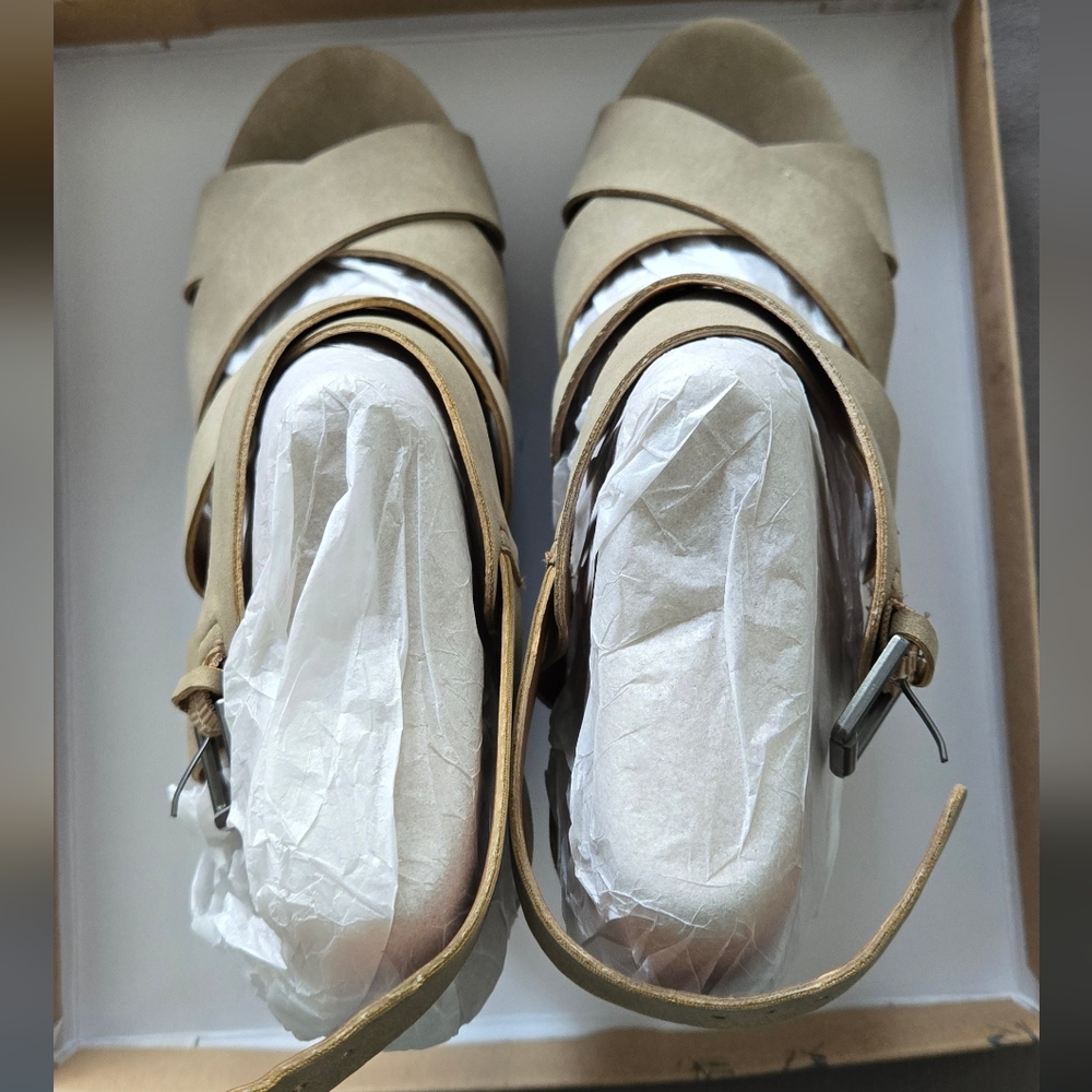 Taupe Indigo rd. 8M Wedges - Picture 4 of 9